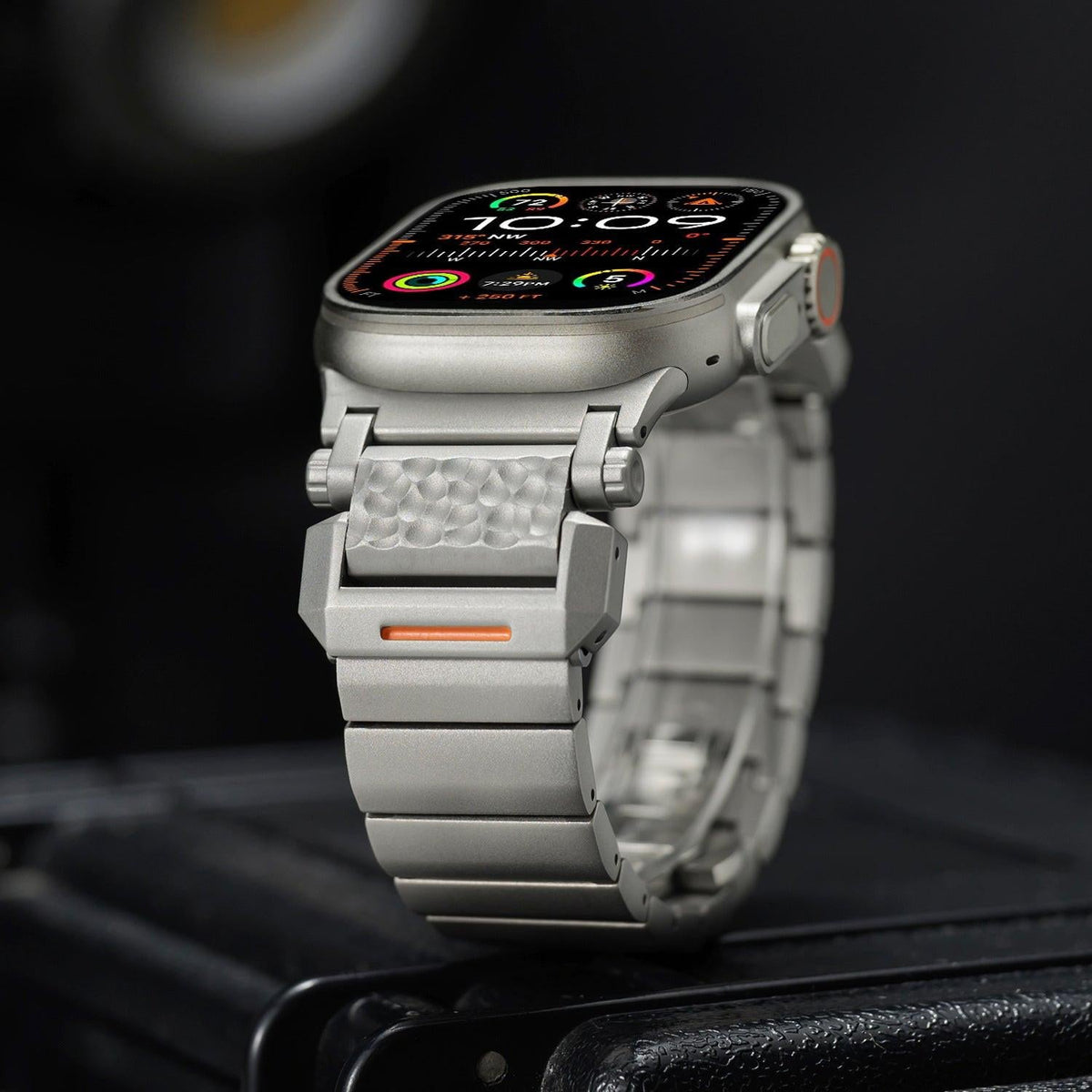 iBandGear Hammered Titanium Band for Apple Watch with Stainless Steel End Links - detail 6