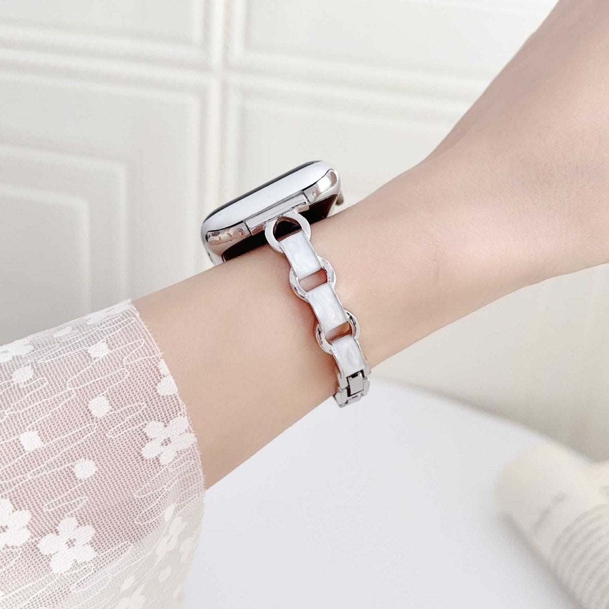 iBandGear Luxe Chain Link band - silver white wrist