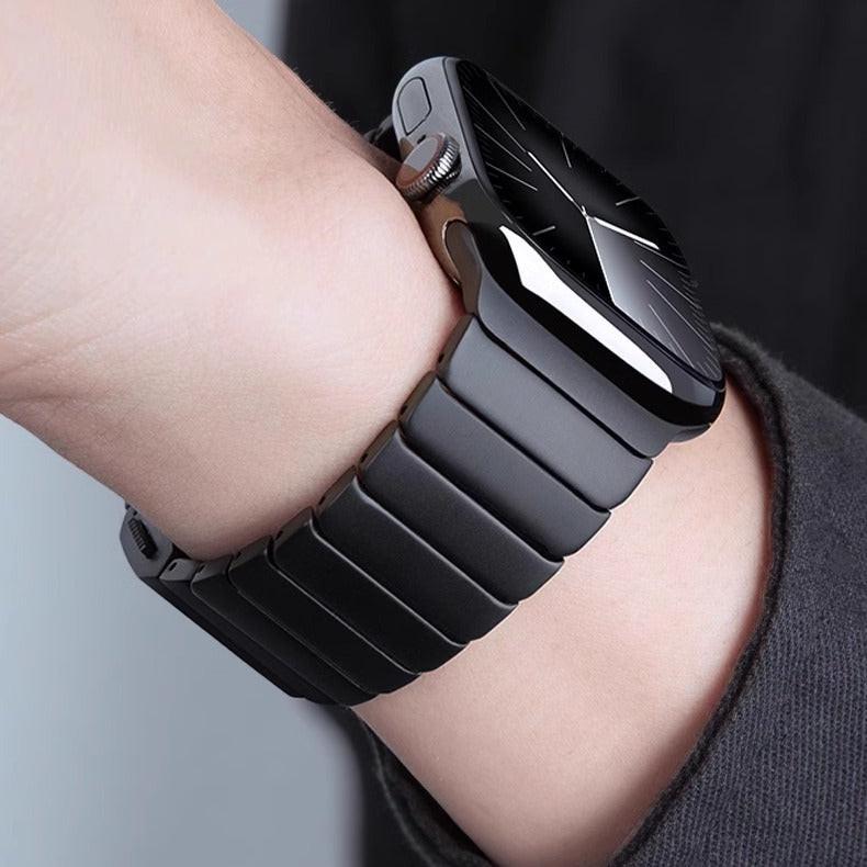 iBandGear Titanium Magnetic Band for Apple Watch - detail 5